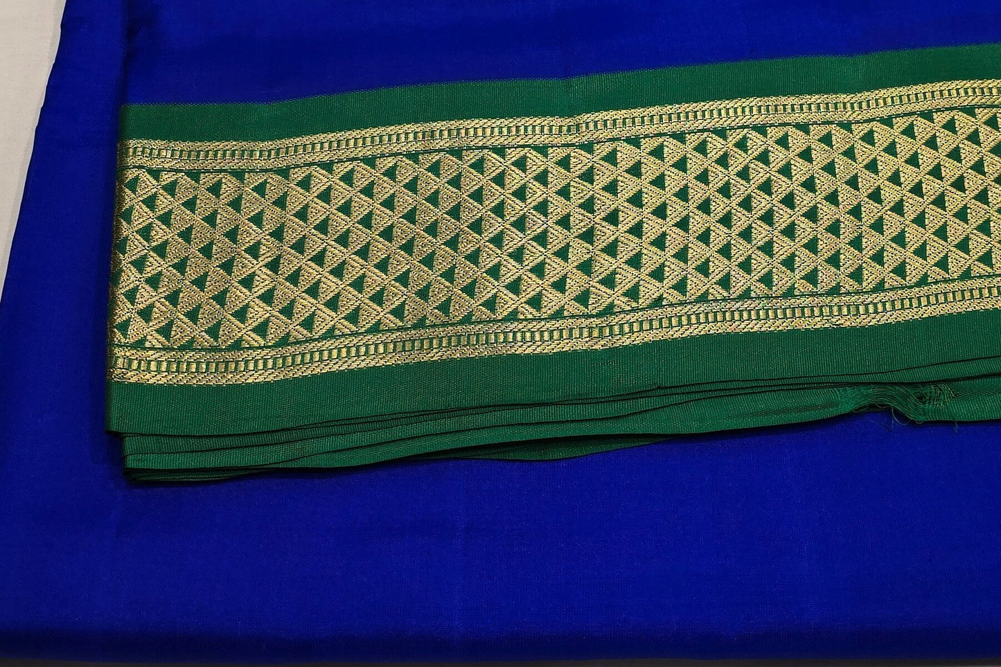 A Silk Weave Nine And A Half Yards Silk Saree PSAC0901296